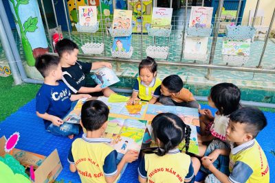 HƯỞNG ỨNG NGÀY SÁCH VÀ VĂN HÓA ĐỌC VIỆT NAM 2026 📚 ❣️Thực hiện theo chỉ đạo của UBND xã Trà Giang về việc tổ chức Ngày Sách và Văn hóa đọc Việt Nam năm 2026 với chủ đề **“Sách – Tri thức – Khát vọng phát triển đất nước”**, Trường Mầm non Nghĩa Sơn đã tích cực triển khai nhiều hoạt động ý nghĩa, thiết thực nhằm lan tỏa niềm yêu thích đọc sách đến các bé. 🌼 Các hoạt động nổi bật: 📖 Tổ chức các góc đọc sách thân thiện, phù hợp với lứa tuổi mầm non 📖 Trưng bày sách, tranh ảnh sinh động, hấp dẫn 📖 Kể chuyện theo sách, giúp trẻ phát triển ngôn ngữ và trí tưởng tượng 📖 Khuyến khích phụ huynh cùng đồng hành đọc sách với con tại nhà Thông qua các hoạt động, các bé không chỉ được làm quen với sách mà còn hình thành thói quen đọc sách ngay từ nhỏ, góp phần nuôi dưỡng tâm hồn, phát triển trí tuệ và tình yêu quê hương, đất nước ❤️ 🌱 Nhà trường tin rằng: Một cuốn sách nhỏ hôm nay sẽ mở ra những ước mơ lớn cho tương lai!