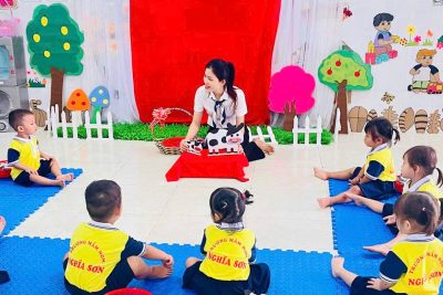 ?‍♀️ Nhận biết phân biệt: To- nhỏ   ?Hôm nay cô và trò nhóm lớp nhà trẻ chúng mình đã được làm quen, tìm hiểu, NBPB ” To- nhỏ” với những con vật nuôi gia đình.   ?Để hiểu thêm to- nhỏ thì qua hoạt động hôm nay các con đã biết được con vật nào to – nhỏ và biết cùng người lớn chăm sóc những con vật nuôi đáng yêu này.
