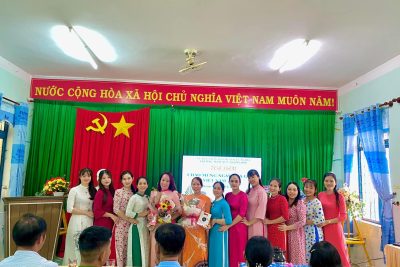 CHÀO MỪNG KỈ NIỆM 42 NĂM NGÀY NHÀ GIÁO VIỆT NAM 20/11?? ☘Trường MN Nghĩa Sơn tổ chức toạ đàm Kỉ niệm 42 năm Ngày Nhà Giáo Việt Nam (20/11/1982-20/11/2024) và tuyên duyên khen thưởng phong trào thi đua năm học 2024-2025? ☘Nhà trường rất vinh dự được đón tiếp quý vị đại biểu, quý thầy cô giáo, Quý PH, các đơn vị đối tác, hàng xóm, cùng toàn thể Cán bộ giáo viên, nhân viên nhà trường cũng về tham dự. Đặc biệt sự quan tâm chúc mừng của các cấp Lãnh đạo đã ghé thăm và chúc mừng nhà trường nhân dịp kỷ niệm 42 năm ngày NGVN 20/11. ☘Tại buổi toạ đàm Nhà trường cũng đã đón nhận những lẵng hoa ,trái cây tươi thắm cùng những lời chúc mừng từ đại diện các cấp lãnh đạo và các công ty đối tác, các PH thân yêu? ☘Xin kính chúc quý Cô giáo một mùa hiến chương thật ý nghĩa và hạnh phúc?