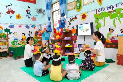 Thi GVDG cấp trường: Hoạt động NBTN : Nhận biết con gà,Con vịt.GV : Hạ Thị Huyện