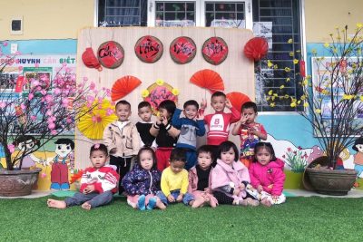 Lễ hội Tết và mùa xuân của các bé nhóm trẻ.