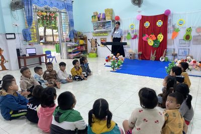 Hoạt động âm nhạc : Dạy hát :”Bầu và Bí” nhạc sĩ : Phạm Tuyên