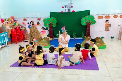 Hoạt động âm nhạc: VĐTN: Con gà trống- Nhóm trẻ