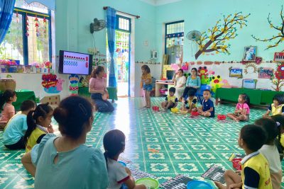 Hoạt động: LQVT : So sánh, thêm bớt tạo sự cân bằng trong phạm vi 9- lớp Lá